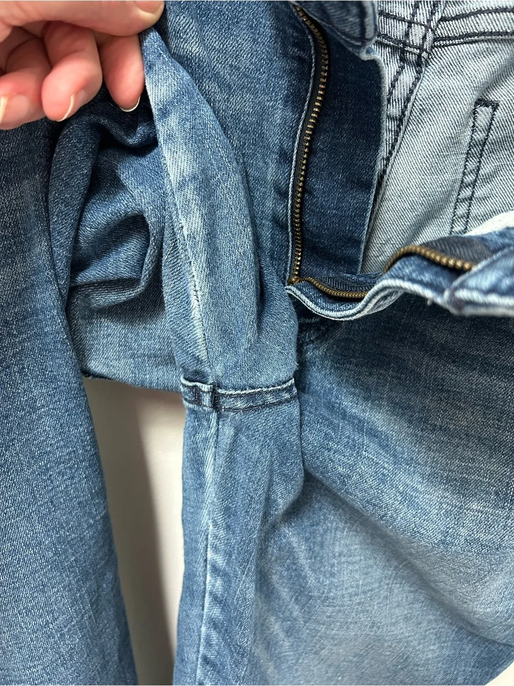 GUESS Women's sexy flare jeans size 30 - Picture 5 of 5